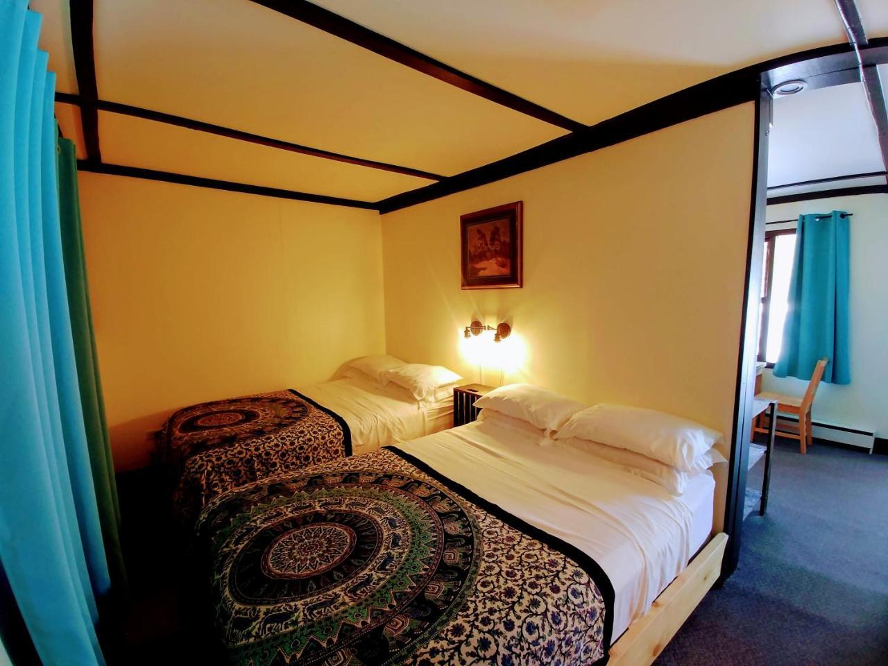 Dwight Riverside Inn Экстерьер фото
