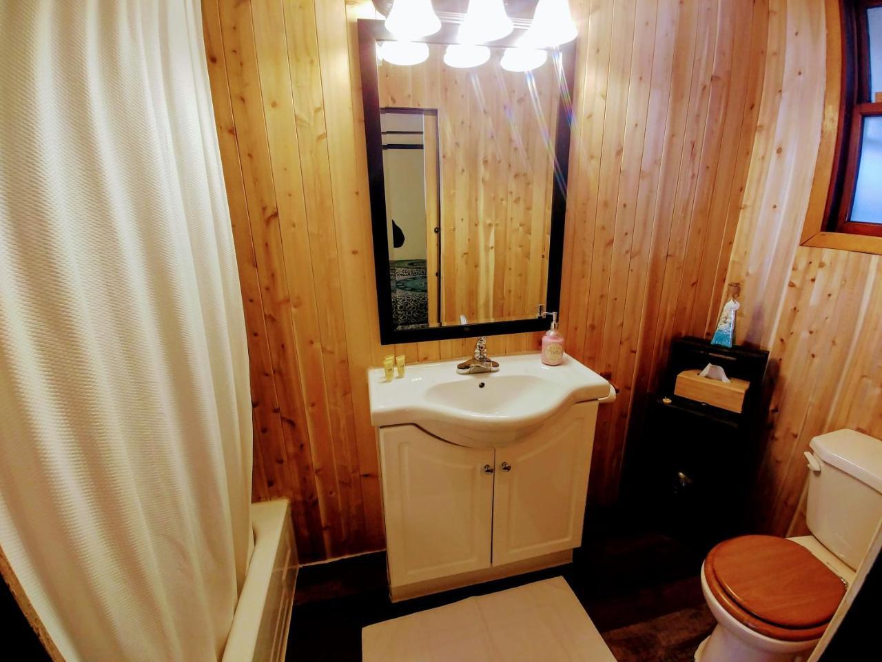 Dwight Riverside Inn Экстерьер фото