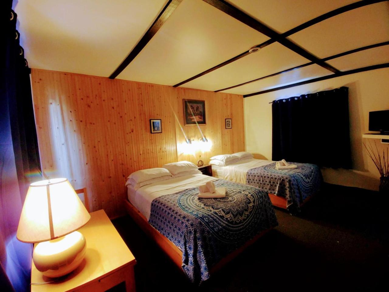 Dwight Riverside Inn Экстерьер фото