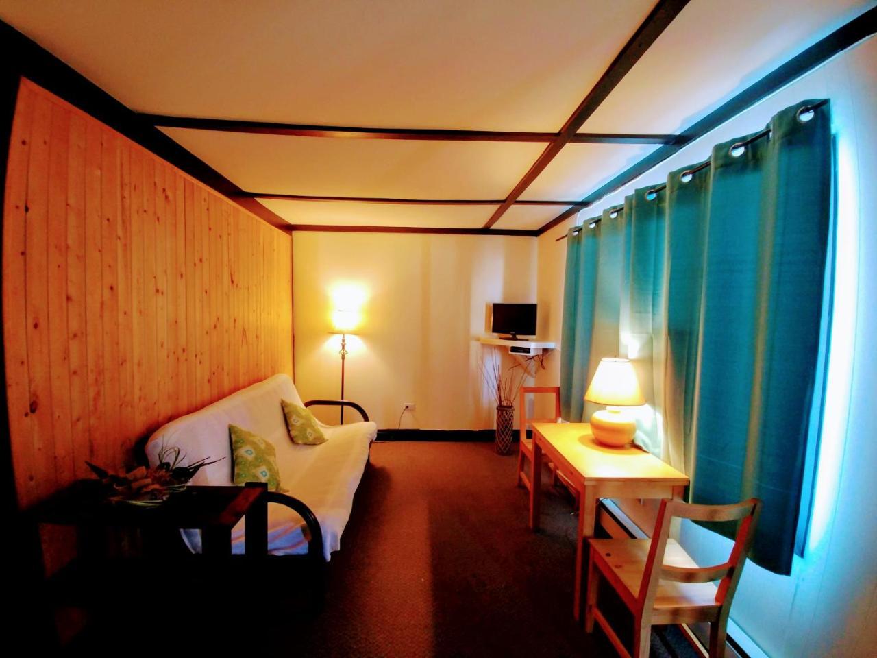Dwight Riverside Inn Экстерьер фото
