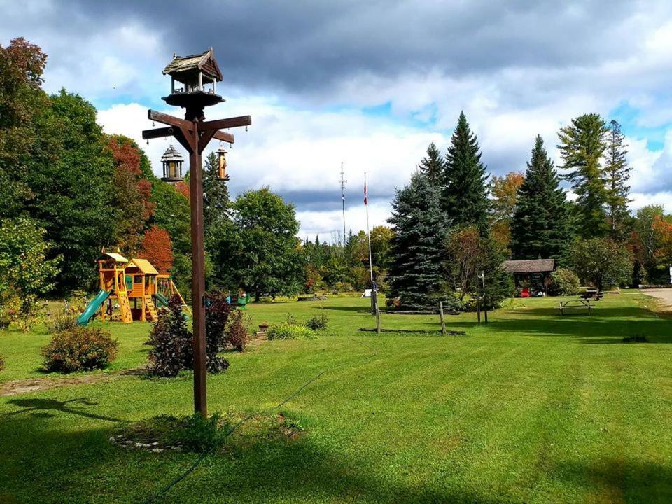 Dwight Riverside Inn Экстерьер фото